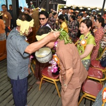 တပ်မတော်ကာကွယ်ရေးဦးစီးချုပ် ဗိုလ်ချုပ်မှူးကြီး မင်းအောင်လှိုင် ၂၀၁၉ ခုနှစ် အင်းလေးရေပေါ်သင်္ကြန် ဖွင့်ပွဲ အခမ်းအနားသို့တက်ရောက် 