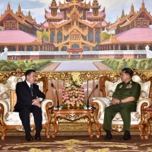 တပ်မတော်ကာကွယ်ရေးဦးစီးချုပ် ဗိုလ်ချုပ်မှူးကြီး မင်းအောင်လှိုင် မြန်မာနိုင်ငံဆိုင်ရာ လာအိုနိုင်ငံ သံအမတ်ကြီး H.E. Mr. Heuangseng KHAMDALAVONG အား လက်ခံတွေ့ဆုံ