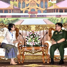 တပ်မတော်ကာကွယ်ရေးဦးစီးချုပ် ဗိုလ်ချုပ်မှူးကြီး မင်းအောင်လှိုင် မြန်မာနိုင်ငံ ဆိုင်ရာ ထိုင်းနိုင်ငံသံအမတ်ကြီး H.E. Mrs. Suphatra Srimaitreephithak အား လက်ခံ တွေ့ဆုံ(ရုပ်သံသတင်း)