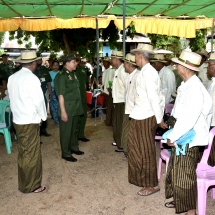 Senior General Min Aung Hlaing encourages mobile Tatmadaw medical team providing healthcare for local people, meet locals, discuss regional development 