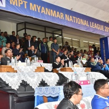 Myanmar National League 2019 ဒုတိယအကျော့အဖွင့်ပွဲစဉ်ဖြစ်သည့် Shan United အသင်းနှင့် Chinland FC အသင်းတို့အကြိတ်အနယ်ယှဉ်ပြိုင်၊ တပ်မတော် ကာကွယ်ရေးဦးစီးချုပ် ဗိုလ်ချုပ်မှူးကြီး မင်းအောင်လှိုင် ကြည့်ရှုအားပေး 