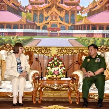 တပ်မတော်ကာကွယ်ရေးဦးစီးချုပ် ဗိုလ်ချုပ်မှူးကြီး မင်းအောင်လှိုင် မြန်မာနိုင်ငံဆိုင်ရာ ဂျာမနီနိုင်ငံသံအမတ်ကြီး H. E. Mrs. Dorothee Janetzke-Wenzel အား လက်ခံတွေ့ဆုံ (ရုပ်သံသတင်း)