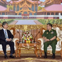 တပ်မတော်ကာကွယ်ရေးဦးစီးချုပ် ဗိုလ်ချုပ်မှူးကြီး မင်းအောင်လှိုင် တရုတ်နိုင်ငံ ကာကွယ်ရေး၊ စက်မှုလက်မှုသိပ္ပံနှင့် နည်းပညာဌာန ဒုတိယအကြီးအကဲ ဖြစ်သူ Mr. Xu Zhanbin အား လက်ခံတွေ့ဆုံ