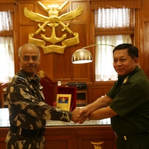 တပ်မတော်ကာကွယ်ရေးဦးစီးချုပ် ဗိုလ်ချုပ်မှူးကြီး မင်းအောင်လှိုင် ဦးဆောင်သည့် မြန်မာ့တပ်မတော် ချစ်ကြည်ရေးကိုယ်စားလှယ်အဖွဲ့ ပူနေးမြို့ရှိ National Defence Academy(NDA)သို့ ရောက်ရှိလေ့လာ (ရုပ်သံသတင်း)
