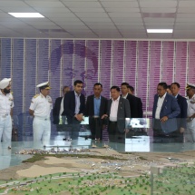 တပ်မတော်ကာကွယ်ရေးဦးစီးချုပ် ဗိုလ်ချုပ်မှူးကြီး မင်းအောင်လှိုင် ဦးဆောင်သော မြန်မာ့တပ်မတော်ချစ်ကြည်ရေးကိုယ်စားလှယ်အဖွဲ့ မွန်ဒရာမြို့ရှိ Adani Ports and Logistics နှင့် SEZ & Solar Panel Manufacturing Unit သို့သွားရောက်လေ့လာ(ရုပ်သံသတင်း)