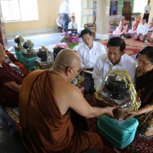 မြန်မာ့တပ်မတော်ချစ်ကြည်ရေးကိုယ်စားလှယ်အဖွဲ့ ဂယာမြို့ရှိ ဗုဒ္ဓ ဥယျာဉ်တော်အတွင်းလှည့်လည် ကြည်ညို၊ သံဃာတော်များအား ဝါဆိုသင်္ကန်း ဆက်ကပ်လှူဒါန်း၊ ရာဇဂြိုလ်သို့သွားရောက်လေ့လာ ကြည်ညို (ရုပ်သံသတင်း)