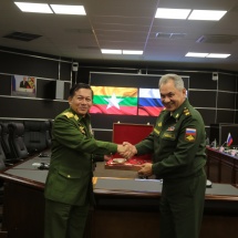 တပ်မတော်ကာကွယ်ရေးဦးစီးချုပ် ဗိုလ်ချုပ်မှူးကြီးမင်းအောင်လှိုင် ရုရှားဖက်ဒရေးရှင်းနိုင်ငံတွင် ကျင်းပပြုလုပ်လျက်ရှိသည့် International Army Game 2019 ပိတ်ပွဲအခမ်းအနားသို့တက်ရောက်၊ ရုရှားဖက်ဒရေးရှင်းနိုင်ငံ ကာကွယ်ရေးဝန်ကြီး Army General Sergei Shoigu နှင့် တွေ့ဆုံဆွေးနွေး(ရုပ်သံသတင်း)