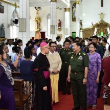 မိမိတို့သည် တစ်မြေတည်းနေ၊ တစ်ရေတည်းသောက်၍ တစ်မိုးအောက်တွင် နေထိုင်လျက်ရှိသည့် မြန်မာနိုင်ငံသားများဖြစ်သည့်အတွက် မိမိနိုင်ငံ၏ ကောင်းရာ ကောင်းကျိုးကို ဆောင်ရွက်ရန် တာဝန် ကိုယ်စီရှိကြောင်း တပ်မတော်ကာကွယ်ရေးဦးစီးချုပ်က ဂျွန်းဗလီ အခြေခံဘာသာရေး စာသင်ကျောင်းနှင့် ရွှေနှလုံးတော်ကက်သလစ် ဘုရားရှိခိုးကျောင်းသို့ တပ်မတော် (ကြည်း၊ ရေ၊ လေ) မိသားစုများနှင့် စေတနာရှင် ပြည်သူများက ဆန်၊ ဆီ၊ ဆား၊ ပဲနှင့် အလှူငွေများ ပေးအပ်လှူဒါန်းပွဲတွင် ထည့်သွင်း ပြောကြား
