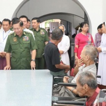 ရန်ကုန်တိုင်း ဒေသကြီး၊ ကျောက်တံတားမြို့နယ်နှင့် မင်္ဂလာတောင်ညွန်မြို့နယ်ရှိ မွတ်ဆလင် ကုသိုလ်ဖြစ်ဆေးရုံ၊ ကတ်သလစ်သီလရှင်လေးများ၏ဘိုးဘွားရိပ်သာ၊ သျှရီသျှရီစန္ဒီမယ်တော် ဟိန္ဒူဘုရား ကျောင်းနှင့် ဇဖါရ်ရှား ဂူဗိမာန်များသို့ တပ်မတော် (ကြည်း၊ ရေ၊ လေ) မိသားစုများနှင့် စေတနာရှင် ပြည်သူများက လှူဒါန်းသည့် ဆန်၊ ဆီ၊ ဆား၊ ပဲနှင့် အလှူငွေများ ပေးအပ်လှူဒါန်း