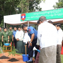 တပ်မတော်ကာကွယ်ရေးဦးစီးချုပ် ဗိုလ်ချုပ်မှူးကြီး မင်းအောင်လှိုင် ၂၀၁၉ ခုနှစ်၊ ကာကွယ်ရေးဦးစီးချုပ်ရုံး (ကြည်း၊ရေ၊ လေ) မိသားစုများ၏ စတုတ္ထအကြိမ်မြောက် မိုးရာသီသစ်ပင်စိုက်ပျိုးပွဲ တက်ရောက်(ရုပ်သံသတင်း)