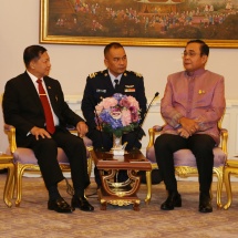 တပ်မတော်ကာကွယ်ရေးဦးစီးချုပ် ဗိုလ်ချုပ်မှူးကြီး မင်းအောင်လှိုင် ထိုင်းနိုင်ငံဝန်ကြီးချုပ်နှင့် ကာကွယ်ရေးဝန်ကြီးအား တွေ့ဆုံ