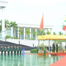 တပ်မတော်ကာကွယ်ရေးဦးစီးချုပ် ဗိုလ်ချုပ်မှူးကြီး မင်းအောင်လှိုင် ဗီယက်နမ်ပြည်သူ့ တပ်မတော် စစ်ဦးစီးအရာရှိချုပ် Senior Lieutenant General Phan Van Giang အား ဂုဏ်ပြုကြိုဆို၊ တပ်မတော်နှစ်ရပ်ချစ်ကြည်ရင်းနှီးမှုဆိုင်ရာ ကိစ္စရပ်များဆွေးနွေး