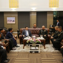 တပ်မတော်ကာကွယ်ရေးဦးစီးချုပ် ဗိုလ်ချုပ်မှူးကြီး မင်းအောင်လှိုင် သတ္တမအကြိမ်မြောက် ထိုင်း-မြန်မာ အဆင့်မြင့်အရာရှိကြီးများအစည်းအဝေး (7th HLC Meeting) တက်ရောက်ရန်ထွက်ခွာ(ရုပ်သံသတင်း)