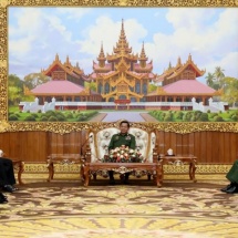 Senior General Min Aung Hlaing receives KNU chairman Saw Mutu Say Poe and party 