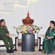 ဧည့်သည်တော် နီပေါဖက်ဒရယ်ဒီမိုကရက်တစ် သမ္မတနိုင်ငံသမ္မတ H.E. Mrs. Bidya Devi Bhandari နှင့် တပ်မတော်ကာကွယ်ရေးဦးစီးချုပ် ဗိုလ်ချုပ်မှူးကြီး မင်းအောင်လှိုင် ရင်းရင်းနှီးနှီး တွေ့ဆုံ