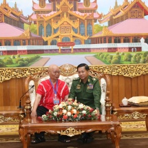 တပ်မတော်ကာကွယ်ရေးဦးစီးချုပ် ဗိုလ်ချုပ်မှူးကြီး မင်းအောင်လှိုင် KNU ကရင်အမျိုးသား အစည်းအရုံး ဥက္ကဋ္ဌ စောမူတူးစေးဖိုးနှင့် ကိုယ်စားလှယ်အဖွဲ့အား လက်ခံတွေ့ဆုံ
