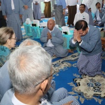 Alumni who attended No 1 Basic Education High School (Central) from 1965 to 1985 hold 27th ceremony to pay respects to teachers