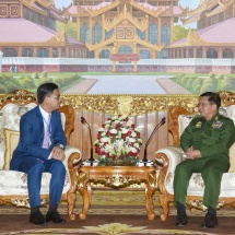 တပ်မတော်ကာကွယ်ရေးဦးစီးချုပ် ဗိုလ်ချုပ်မှူးကြီး မင်းအောင်လှိုင် မြန်မာနိုင်ငံဆိုင်ရာ ကမ္ဘောဒီးယားနိုင်ငံ သံအမတ်ကြီးအား လက်ခံတွေ့ဆုံ(ရုပ်သံသတင်း)
