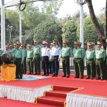 တပ်မတော်ကာကွယ်ရေးဦးစီးချုပ် ဗိုလ်ချုပ်မှူးကြီးမင်းအောင်လှိုင် မင်္ဂလာဒုံမြို့နယ်တွင် Kha Yae Pin Mart (တပ်မတော်စက်ရုံထုတ်ပစ္စည်း အရောင်းဆိုင်) နှင့် အင်းဝဘဏ် လီမိတက် (မင်္ဂလာဒုံဘဏ်ခွဲ) ဖွင့်ပွဲအခမ်းအနားသို့ တက်ရောက်ဖွင့်လှစ်