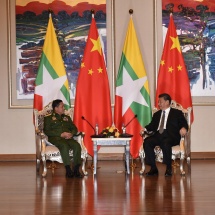 တပ်မတော်ကာကွယ်ရေးဦးစီးချုပ် ဗိုလ်ချုပ်မှူးကြီး မင်းအောင်လှိုင် သမ္မတ H.E.Mr.Xi Jinping နှင့် တွေ့ဆုံ ဆွေးနွေး