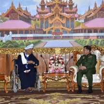 တပ်မတော်ကာကွယ်ရေးဦးစီးချုပ် ဗိုလ်ချုပ်မှူးကြီး မင်းအောင်လှိုင် ပအိုဝ်းငြိမ်းချမ်းရေး အဖွဲ့ (PNO) အသွင် ပြောင်းပြည်သူ့စစ်(ဌာနေ)အဖွဲ့ နာယက ဦးအောင်ခမ်းထီနှင့် အဖွဲ့ဝင်များအား လက်ခံတွေ့ဆုံ၊ ဒေသဖွံ့ဖြိုးတိုး တက်ရေးများ ဆွေးနွေး