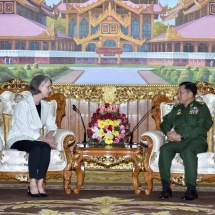 တပ်မတော်ကာကွယ်ရေးဦးစီးချုပ် ဗိုလ်ချုပ်မှူးကြီး မင်းအောင်လှိုင် မြန်မာနိုင်ငံဆိုင်ရာ သြစတြေးလျနိုင်ငံ သံအမတ်ကြီးအား လက်ခံတွေ့ဆုံ