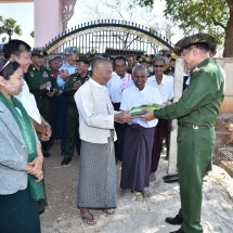 တပ်မတော်ကာကွယ်ရေးဦးစီးချုပ် ဗိုလ်ချုပ်မှူးကြီး မင်းအောင်လှိုင် ညောင်ဦးမြို့နယ်၊ ငါ့သရောက်မြို့နှင့်ပတ်ဝန်းကျင်ကျေးရွာများ၌ ဒေသဖွံ့ဖြိုးရေးဆိုင်ရာဆောင်ရွက်ပေးနေမှုများအား သွားရောက်ကြည့်ရှု၊ ဒေသခံများအား ရင်းရင်းနှီးနှီးတွေ့ဆုံ (ရုပ်သံသတင်း)