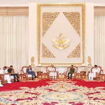 Senior General Min Aung Hlaing receives Chief of the Naval Staff of the Indian Navy