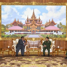 တပ်မတော်ကာကွယ်ရေးဦးစီးချုပ် ဗိုလ်ချုပ်မှူးကြီး မင်းအောင်လှိုင် မြန်မာနိုင်ငံဆိုင်ရာ မလေးရှားနိုင်ငံ သံအမတ်ကြီး H.E. Mr. Zahairi Baharim  အားလက်ခံတွေ့ဆုံ