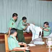 ကမ္ဘာ့ကပ်ရောဂါ COVID-19 နှင့် ပတ်သက်၍ မြန်မာနိုင်ငံတွင် ပြည်သူများနှင့် တပ်မတော်သားများ၊ မိသားစုဝင်များအတွက် ကာကွယ်ရေး၊ ကုသရေးနှင့် အခြား လိုအပ်ချက်များ ဆောင်ရွက်ပေးနိုင်ရေး ညှိနှိုင်း အစည်းအဝေးကျင်းပ(ရုပ်သံသတင်း)