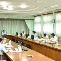 တပ်မတော်ကာကွယ်ရေးဦးစီးချုပ် ဗိုလ်ချုပ်မှူးကြီး မင်းအောင်လှိုင် ဦးစီး၍ တပ်မတော်တွင် COVID-19 ရောဂါကာကွယ်ထိန်းချုပ်ကုသရေးဆိုင်ရာ တတိယအကြိမ် ညှိနှိုင်း အစည်းအဝေးကျင်းပ(ရုပ်သံသတင်း)