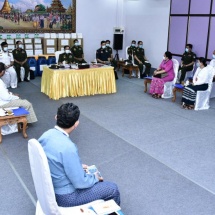 တပ်မတော်ကာကွယ်ရေးဦးစီးချုပ် ဗိုလ်ချုပ်မှူးကြီး မင်းအောင်လှိုင်  ထားဝယ်မြို့ရှိ မြို့မိ၊ မြို့ဖများအား သွားရောက်တွေ့ဆုံ၊ မြို့နေလူထုနှင့် ပြည်သူ့ဆေးရုံကြီးအတွက် COVID-19 ရောဂါ ထိန်းချုပ်ကာကွယ်ရေးဆိုင်ရာ အထောက်အကူပြုပစ္စည်းများ ထောက်ပံ့ပေးအပ်