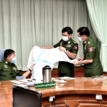 တပ်မတော်ကာကွယ်ရေးဦးစီးချုပ် ဗိုလ်ချုပ်မှူးကြီး မင်းအောင်လှိုင် ကမ္ဘာ့ကပ်ရောဂါ COVID-19  ကာကွယ်ရေး၊ ထိန်းချုပ်ရေး၊ ကုသရေးနှင့် အခြားလိုအပ်ချက်များ ဆောင်ရွက်ပေးနိုင်ရေး ဆဌမအကြိမ်ညှိနှိုင်းအစည်းအဝေး တက်ရောက်(ရုပ်သံသတင်း)