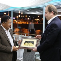 Senior General Min Aung Hlaing attends dinner hosted by Director General of Interstate Corporation Developments, visits Moscow River by river cruise speedboat