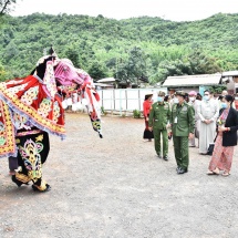 တပ်မတော်ကာကွယ်ရေးဦးစီးချုပ် ဗိုလ်ချုပ်မှူးကြီး မင်းအောင်လှိုင် ဓနုကိုယ်ပိုင်အုပ်ချုပ်ခွင့်ရဒေသ၊ ရွာငံမြို့နယ်မှ ဒေသခံတိုင်းရင်းသားများအားတွေ့ဆုံ၍ စာကြည့်တိုက်အတွက် စာအုပ်စာစောင်များနှင့် (Covid-19)  ရောဂါ ကာကွယ်၊ ထိန်းချုပ်၊ ကုသရေး ပစ္စည်းများ ပေးအပ်လှူဒါန်း၊ အရှေ့ပိုင်းတိုင်း စစ်ဌာနချုပ်၊ နန်းသီတာ ဘက်စုံစိုက်ပျိုးမွေးမြူရေးစခန်းသို့ သွားရောက်ကြည့်ရှုစစ်ဆေး၊ အောင်ပန်းတပ်နယ်ရှိ တပ်မတော်ဆေးရုံကြီးသို့ သွားရောက်ကြည့်ရှုစစ်ဆေး(ရုပ်သံသတင်း)