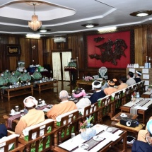 Senior General Min Aung Hlaing cordially meets ethnic representatives from Pa-O and Danu Self-Administered Zones and Inlay Region, and members of Shan literature and culture troupes, donates supplies and hospital equipment for prevention, control and treatment of COVID-19
