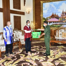 တပ်မတော်ကာကွယ်ရေးဦးစီးချုပ် ဗိုလ်ချုပ်မှူးကြီး မင်းအောင်လှိုင် KNU/ KNLA (PC) ငြိမ်းချမ်းရေးကောင်စီအဖွဲ့ ဥက္ကဋ္ဌ ဦးဆောင်သော ကိုယ်စားလှယ်အဖွဲ့အား လက်ခံတွေ့ဆုံ