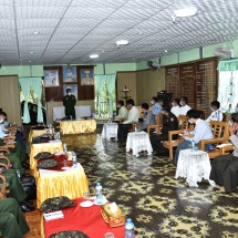 Senior General Min Aung Hlaing cordially meets town elders and departmental personnel of Homalin and Wuntho, presents Covid-19 prevention, control and treatment aids