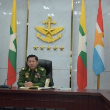 Senior General Min Aung Hlaing meets senior officer instructors, senior officer trainees from National Defence College through video conferencing