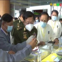 နိုင်ငံတော်စီမံအုပ်ချုပ်ရေးကောင်စီဥက္ကဋ္ဌ၊ တပ်မတော်ကာကွယ်ရေးဦးစီးချုပ် ဗိုလ်ချုပ်မှူးကြီး မင်းအောင်လှိုင် ၂၀၂၁ ခုနှစ် ဧပြီလ ပုလဲအတွဲများနှင့် ကျောက်မျက်ရတနာများ မြန်မာကျပ်ငွေဖြင့် ရောင်းချပွဲ ပထမနေ့သို့ တက်ရောက်ကြည့်ရှုအားပေး(ရုပ်သံသတင်း)