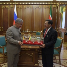နိုင်ငံတော်စီမံအုပ်ချုပ်ရေးကောင်စီဥက္ကဋ္ဌ၊ တပ်မတော်ကာကွယ်ရေးဦးစီးချုပ် ဗိုလ်ချုပ်မှူးကြီး မင်းအောင်လှိုင် Republic of Tatarstan သမ္မတ Mr. Rustam Nurgaliyevich Minnikhanov နှင့် တွေ့ဆုံဆွေးနွေး