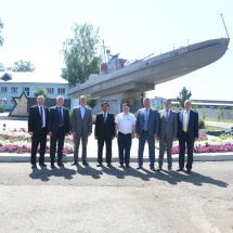 နိုင်ငံတော်စီမံအုပ်ချုပ်ရေးကောင်စီဥက္ကဋ္ဌ၊ တပ်မတော်ကာကွယ်ရေးဦးစီးချုပ် ဗိုလ်ချုပ်မှူးကြီး မင်းအောင်လှိုင် ဦးဆောင်သည့် ကိုယ်စားလှယ်အဖွဲ့ Republic of the Tatarstan ၊ Kazan မြိုတော်ရှိ JSC “Zelenodolsk Plant named after A.M.Gorky” ရေယာဉ်တည်ဆောက်ရေးအလုပ်ရုံသို့ သွားရောက်ကြည့်ရှုလေ့လာ