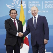 နိုင်ငံတော်စီမံအုပ်ချုပ်ရေးကောင်စီဥက္ကဋ္ဌ နိုင်ငံတော်ဝန်ကြီးချုပ် ဗိုလ်ချုပ်မှူးကြီး မင်းအောင်လှိုင်  ရုရှားဖက်ဒရေးရှင်းနိုင်ငံသမ္မတ H.E. Vladimir Vladimirovich Putinနှင့် တွေ့ဆုံဆွေးနွေး