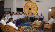 နိုင်ငံတော်စီမံအုပ်ချုပ်ရေးကောင်စီဥက္ကဋ္ဌ နိုင်ငံတော်ဝန်ကြီးချုပ် ဗိုလ်ချုပ်မှူးကြီး မင်းအောင်လှိုင် ဧရာဝတီတိုင်းဒေသကြီး၊ ပုသိမ်မြို့ရှိ မြို့မိ၊ မြို့ဖ များအား တွေ့ဆုံ၍ ဒေသဖွံ့ဖြိုး တိုးတက်ရေးအတွက် ဆွေးနွေးပြောကြား