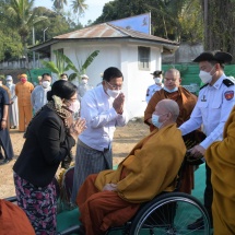 နိုင်ငံတော်စီမံအုပ်ချုပ်ရေးကောင်စီဥက္ကဋ္ဌ နိုင်ငံတော်ဝန်ကြီးချုပ်  ဗိုလ်ချုပ်မှူးကြီး မင်းအောင်လှိုင် ကျိုင်းတုံဟော်နန်းပုံစံတူ တည်ဆောက်ရေးလုပ်ငန်း၊ ရတနာအုတ်မြစ်တော်စီ  အခမ်းအနားသို့ တက်ရောက်