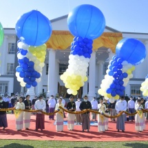မွန်ပြည်နယ်တရားလွှတ်တော် အဆောက်အဦသစ် ဖွင့်ပွဲအခမ်းအနားကျင်းပပြုလုပ်၊ နိုင်ငံတော်စီမံအုပ်ချုပ်ရေးကောင်စီဥက္ကဋ္ဌ နိုင်ငံတော်ဝန်ကြီးချုပ် ဗိုလ်ချုပ်မှူးကြီး မင်းအောင်လှိုင် တက်ရောက်ချီးမြှင့်