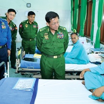 Chairman of State Administration Council Commander-in-Chief of Defence Services Senior General Min Aung Hlaing warmly visits officers and other ranks, who were wounded while discharging national defence and security duty, asks after their health individually