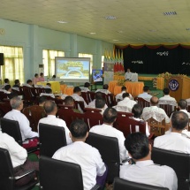 နိုင်ငံတော်စီမံအုပ်ချုပ်ရေးကောင်စီဥက္ကဋ္ဌ နိုင်ငံတော်ဝန်ကြီးချုပ်  ဗိုလ်ချုပ်မှူးကြီး မင်းအောင်လှိုင် ကျောက်ဖြူခရိုင်အတွင်းရှိ ခရိုင်၊ မြို့နယ်အဆင့် ဌာနဆိုင်ရာတာဝန်ရှိသူများ၊ မြို့မိမြို့ဖများနှင့် တွေ့ဆုံဆွေးနွေး