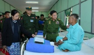 နိုင်ငံတော်စီမံအုပ်ချုပ်ရေးကောင်စီဥက္ကဋ္ဌ တပ်မတော်ကာကွယ်ရေးဦးစီးချုပ် ဗိုလ်ချုပ်မှူးကြီး မင်းအောင်လှိုင် နှင့် ဇနီးဒေါ်ကြူကြူလှ      နိုင်ငံတော်ကာကွယ်ရေးနှင့် လုံခြုံရေးတာဝန်များ ထမ်းဆောင်စဉ် ထိခိုက်ဒဏ်ရာရရှိခဲ့သည့် အရာရှိ၊ စစ်သည်များ၊ မြန်မာနိုင်ငံရဲတပ်ဖွဲ့ဝင်များအား သွားရောက်ကြည့်ရှု၍ တစ်ဦးချင်းရင်းနှီးနွေးထွေးစွာ အားပေးစကားပြောကြား