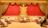 နိုင်ငံ‌တော်စီမံအုပ်ချုပ်ရေးကောင်စီဥက္ကဋ္ဌ နိုင်ငံတော်ဝန်ကြီးချုပ် ဗိုလ်ချုပ်မှူးကြီး မင်းအောင်လှိုင် ထံ မြန်မာနိုင်ငံဆိုင်ရာ အီဂျစ်အာရပ်သမ္မတနိုင်ငံသံအမတ်ကြီး သံအမတ်ခန့်အပ်လွှာပေးအပ်